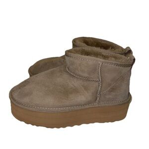 UGG Women's Suede Ankle Boots size 9